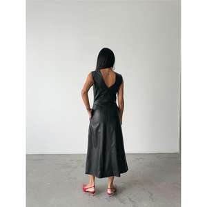 Robe en cuir noir à bretelles, longueur cocktail - Product Image 4