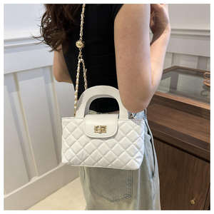 กระเป๋าสะพายข้างผู้หญิงแฟชั่นใหม่ปี 2026 พร้อมสายโซ่เพชร กระเป๋าถือผู้หญิง - Product Image 1