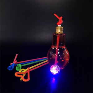 Lumière <span class=keywords><strong>LED</strong></span> 100/150/200/300/400/500/700ml <span class=keywords><strong>Bouteille</strong></span> de boisson en plastique en forme d'ampoule avec <span class=keywords><strong>bouchon</strong></span> en métal - Product Image 1