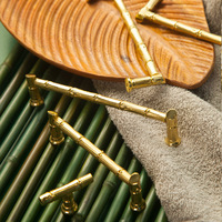 Poignées de porte et poignées de meuble en laiton doré de type flèche pour cuisine, chambre et commode - Quincaillerie de mobilier design Mid-Century en gros