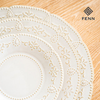 FENN Vente en gros Vaisselle blanche gaufrée personnalisée Service de vaisselle Service de table en céramique d'assiettes incassables Plats de service de table pour mariage
