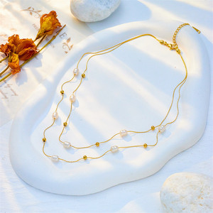 Collier pour femme en acier titane double couche avec chaîne à maillons de perles rondes plaquées or 18 carats - Product Image 4