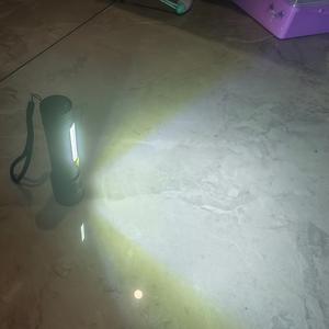 ไฟฉายพกพาแบบชาร์จซ้ำได้ ปรับโฟกัสได้ รูปทรงฉลาม สำหรับใช้งานกลางแจ้ง ระยะไกล พร้อมไฟฉุกเฉินแบบแฟลชความเข้มสูง สำหรับเจย์ - Product Image 4