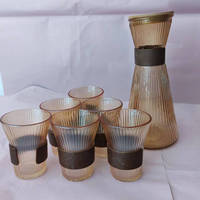 Pichet à boire en verre Pichet 7 pièces Ensemble de pichets à eau froide Une cruche 6 tasses avec couvercle en bois Ensemble de verres à thé de l'après-midi