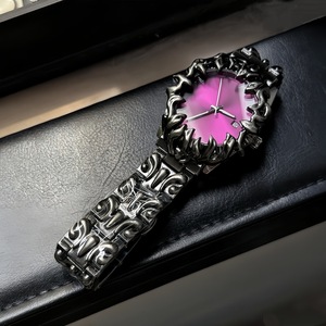 Reloj de Pulsera Irregular con Diseño de Espinas para Hombre, Esfera Roja Intensa, Estilo Gótico Punk Asimétrico, Reloj Único y Distintivo, Venta al por Mayor - Product Image 1