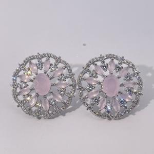 Boucles d'oreilles clous tendance et luxueuses Tianyu Gems en laiton plaqué or avec zircon rose en forme de poire et de fleur, design luxueux - Product Image 2