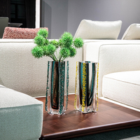 Vase en verre cristallin avec particules colorées, motif pétales ondulés, élégant centre de table, décoration de luxe pour la maison et les mariages