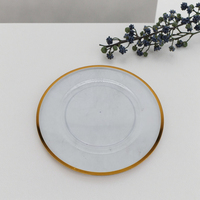 Assiette de présentation ronde décorative de 13 pouces en plastique PS transparent avec contour doré pour mariage et événements