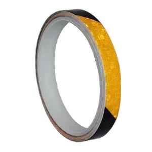 Amélioration de la sécurité abordable: <span class=keywords><strong>Bande</strong></span> réfléchissante de vélo en nid d'abeille-Autocollants de lumière de <span class=keywords><strong>jante</strong></span> de <span class=keywords><strong>moto</strong></span> auto-adhésifs pour la sécurité extérieure - Product Image 1