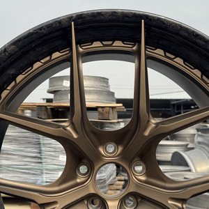 Rueda de Carreras Cóncava de Aleación Forjada en Fibra de Carbono con Acabado Bronce Cepillado, con Tapa Central, Ajuste Universal, Rueda de Repuesto para Auto Deportivo - Product Image 4