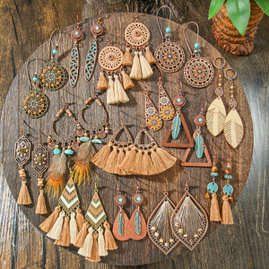 Boucles d'oreilles pendantes bohèmes géométriques en alliage avec pompons, ensemble de bijoux de fête pour femmes, plaqué bronze antique, boucles d'oreilles pendantes tendance - Product Image 1