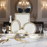 Vaisselle de banquet de luxe personnalisée, vaisselle en porcelaine à bord doré, assiettes de service, plats, bols, service de table