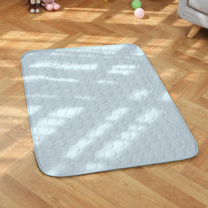 Nouveau tapis de refroidissement pour animaux de compagnie en soie de glace respirante lavable pour chiens et chats coussin d'été réutilisable pour chenils, caisses et lits - Product Image 5