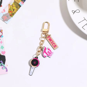 2026 K팝 스트레이 키즈 트와이스 에이티즈 방탄소년단 잇지 PVC 고급 패션 방수 라이트 스틱 키체인 - Product Image 6