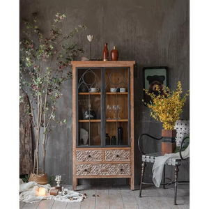 Buffet en bois artisanal traditionnel avec des sculptures élégantes et un grand espace de rangement pour la salle à manger - Product Image 1