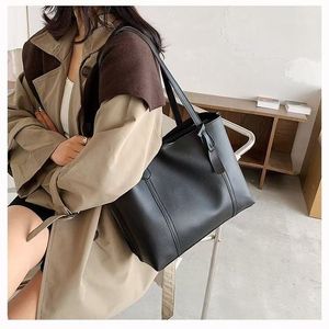 New Trendy Large Capacity <strong>Tote</strong> <strong>Bag</strong> Autumn Winter Soft Leather Minimalist Versatile Multi <strong>Compartment</strong> Shoulder <strong>Bag</strong> for Women - Product Image 2