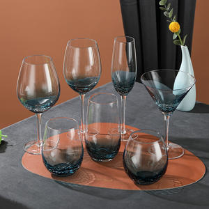 Calice da Vino in Cristallo Blu Soffiato a Mano con Effetto Ghiaccio, Ecologico e Sostenibile, Design Classico e Semplice per Uso Domestico - Product Image 1