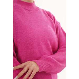 Suéter de Punto Fucsia de Cuello Alto al por Mayor, Estilo Coreano Informal y Moderno, Tejido a Mano con Logotipo Estampado en la Parte Delantera para la Temporada de Otoño - Product Image 2