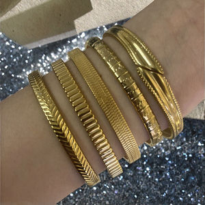 Brazalete de Hueso de Serpiente, Chapado en Oro de 18K, Acero Inoxidable, Detalles de Circonita, Geométrico, Moderno, Cadena Elástica Ajustable, Joyería Elegante para - Product Image 3