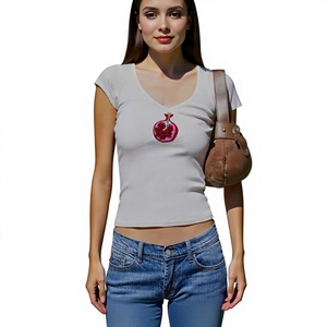 Camiseta Blanca de Algodón con Parche Bordado de Granada, Diseño Hecho a Mano para Mujer, Ropa Casual, Punto de Cruz y Bordado - Product Image 1