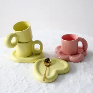 Süper sevimli Minimalist tombul kolu Modern seramik kupa eşleşen Coaster tıknaz çay kupa seti yumuşak renkler