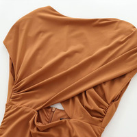 Robe Midi Femme PB&ZA 2024 Nouvelle Collection Chic et Tendance avec Design Ouvert et Plissé, Style Vintage Sans Manches