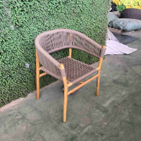 Mobilier de jardin d'extérieur-Ensemble de patio moderne avec chaise de jardin solide en bois et chaise de salle à manger tissée en corde