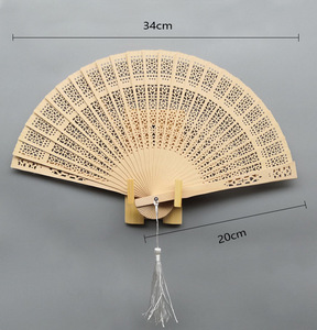 Éventail pliant personnalisé en bois sculpté chinois parfumé pour mariages, festivals, Nouvel An, Noël, Halloween, remise de diplômes - Product Image 4