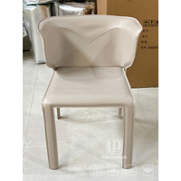 Chaise de salle à manger de haute qualité en cuir PU beige crème, entièrement enveloppée, avec dossier incurvé en forme de V et pieds intégrés, pour villa, appartement, restaurant