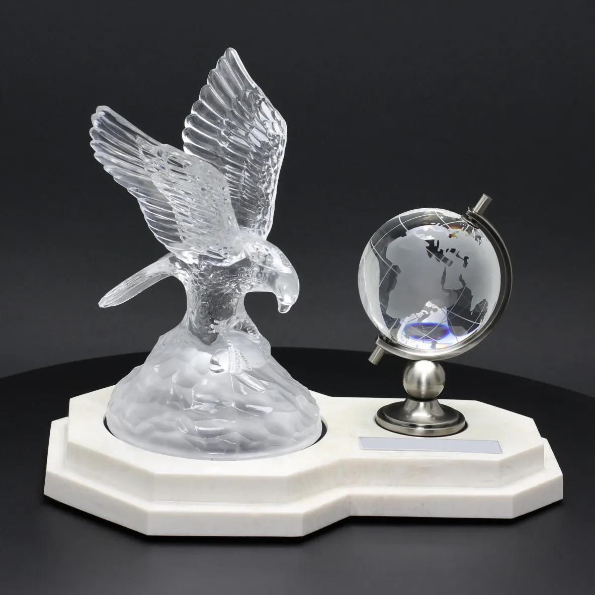 WD Customized acrylic crystal material eagle horse globe trophy