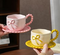 Ensemble tasse à café et soucoupe en céramique moderne Dingyue en forme d'arc avec poignée, idéal pour le petit-déjeuner féminin et l'utilisation au bureau, coffret cadeau