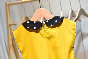 ชุดเดรสผ้าลายขอบพิมพ์ลายตัวอักษรโลโก้สีดำขาวลายจุดสีเหลืองอ่อนสำหรับเด็กผู้หญิง - Product Image 6