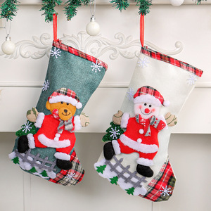 Décorations de Noël 2026 : Chaussettes décoratives saisonnières, sacs cadeaux, pochettes à bonbons, chaussettes suspendues pour cheminée à motif écossais - Product Image 2
