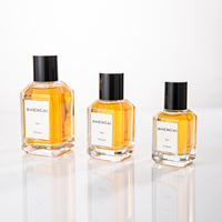 Bouteille en verre carrée transparente de luxe 2026, 50ml, 30ml, 100ml, vide, sérigraphiée, couleur personnalisée, avec étiquette gaufrée et fenêtre