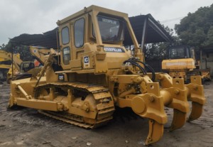 Bulldozer sur chenilles CAT D8R d'occasion, modèle 2023, capacité de bêchage de 25000 kg, 8,6 m, moteur de 90 CV, bon état, à vendre - Product Image 4