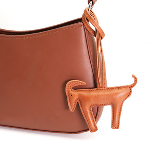 Nuevo Colgante de Mochila con Diseño de Cabra, Llavero de Cabra Adorable de Cuero PU, Colgante Creativo para Bolsos, Accesorio de Moda - Product Image 5