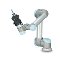 Petit bras robotique industriel UR5, robot collaboratif universel, robot automatique de préhension et de placement