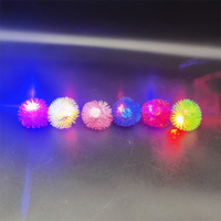 Bague lumineuse LED clignotante en forme de gelée, fourrure et picots, pour le Nouvel An, en TPR, cadeau fantaisie pour enfants et adultes