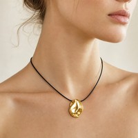 Colliers pendentifs irréguliers en acier inoxydable plaqué or 18 carats hypoallergéniques avec cordon en cuir pour femmes, vente en gros, prêts à être expédiés
