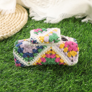 Fait à la main bohème ethnique carré tricoté requin <span class=keywords><strong>pince</strong></span> femmes laine Crochet cheveux griffes acétate tissu Simple conception personnalisé Carton - Product Image 4