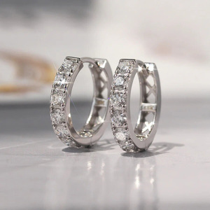 Pendientes pequeños para mujer, forma de anillo simple, pendientes para uso diario, accesorios para las orejas estilo commuter. - Product Image 3