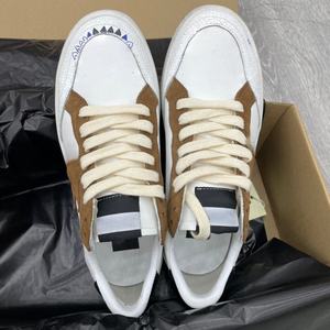 Chaussures de sport respirantes et antidérapantes en tissu de coton de qualité supérieure, avec empeigne en duvet d'oie blanc, confortables, style designer Gold Dirtywalking. - Product Image 3