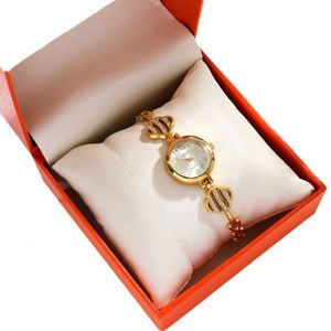 Montre pour femme en alliage à mouvement numérique, bracelet en acier inoxydable / Crane, résistante à l'eau 3 ATM, fermoir caché à bouton-poussoir - Product Image 5