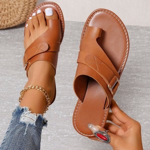 Nouveau produit : Tongs à semelle en caoutchouc, doublure en PU, sandales plates tendance, vente en gros de nouveaux produits - Product Image 2