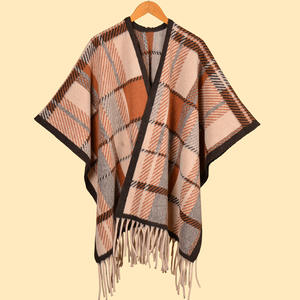 Poncho en tricot jacquard de style européen pour femmes, écharpe en imitation cachemire. - Product Image 5
