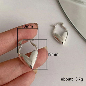 Eleganti Orecchini a Clip Geometrici a Cuore in Metallo, Gioielli Minimalisti da Donna, per Uso Quotidiano, Regalo Chic - Product Image 3