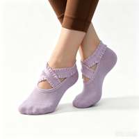 Chaussettes de yoga en gros à volants et sangles croisées, tricotées sans couture, antidérapantes, pour ballet, pilates, danse, fitness femme, conception personnalisée