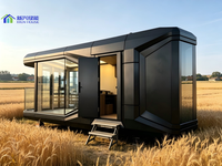 Maison-capsule en bord de mer, cabane préfabriquée de luxe, vue panoramique sur l'océan pour location de vacances, complexe écologique