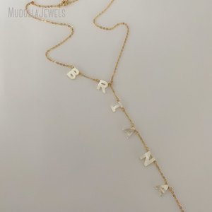 NM53511 Custom Design personalizzato gioielli madreperla <span class=keywords><strong>nome</strong></span> iniziale lettera ciondolo collana placcato oro collana da donna - Product Image 6
