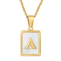Lettera di moda A-Z ciondolo iniziale collana con alfabeto a conchiglia rettangolare in acciaio inossidabile placcato oro 18 carati